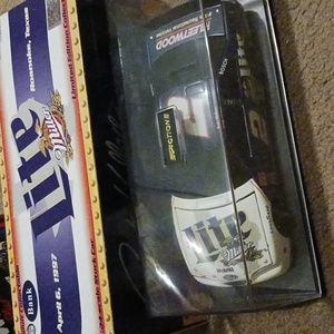 1:24 Rusty Wallace #2 Miller Lite Texas Diecast BANK